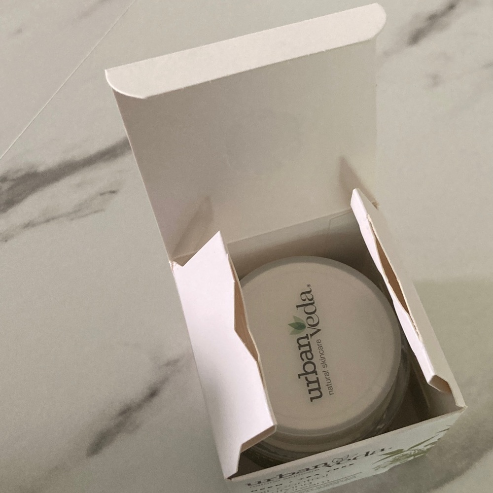 Urban Veda Neem + Tea Tree Oil-Control Purifying Day Cream — Green - Picture 11 of 15